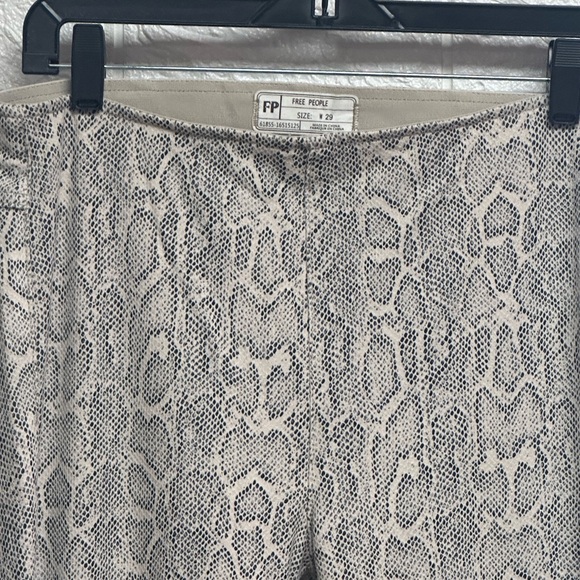 NWT free people snake print flares size 29 - Picture 4 of 6